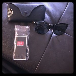 New Woman’s Ray Bans